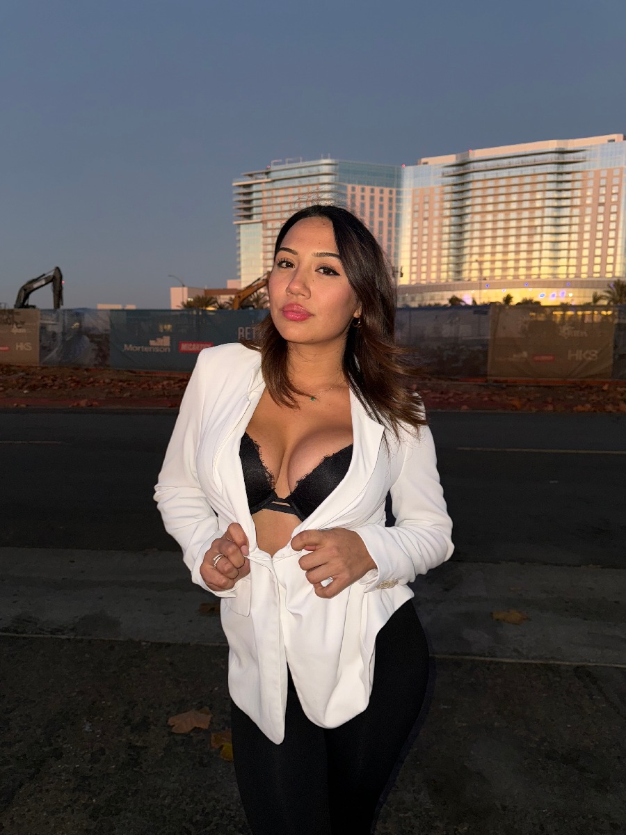 Take a pause and enjoy Ali Cruz — streaming from Sao Jose dos Campos