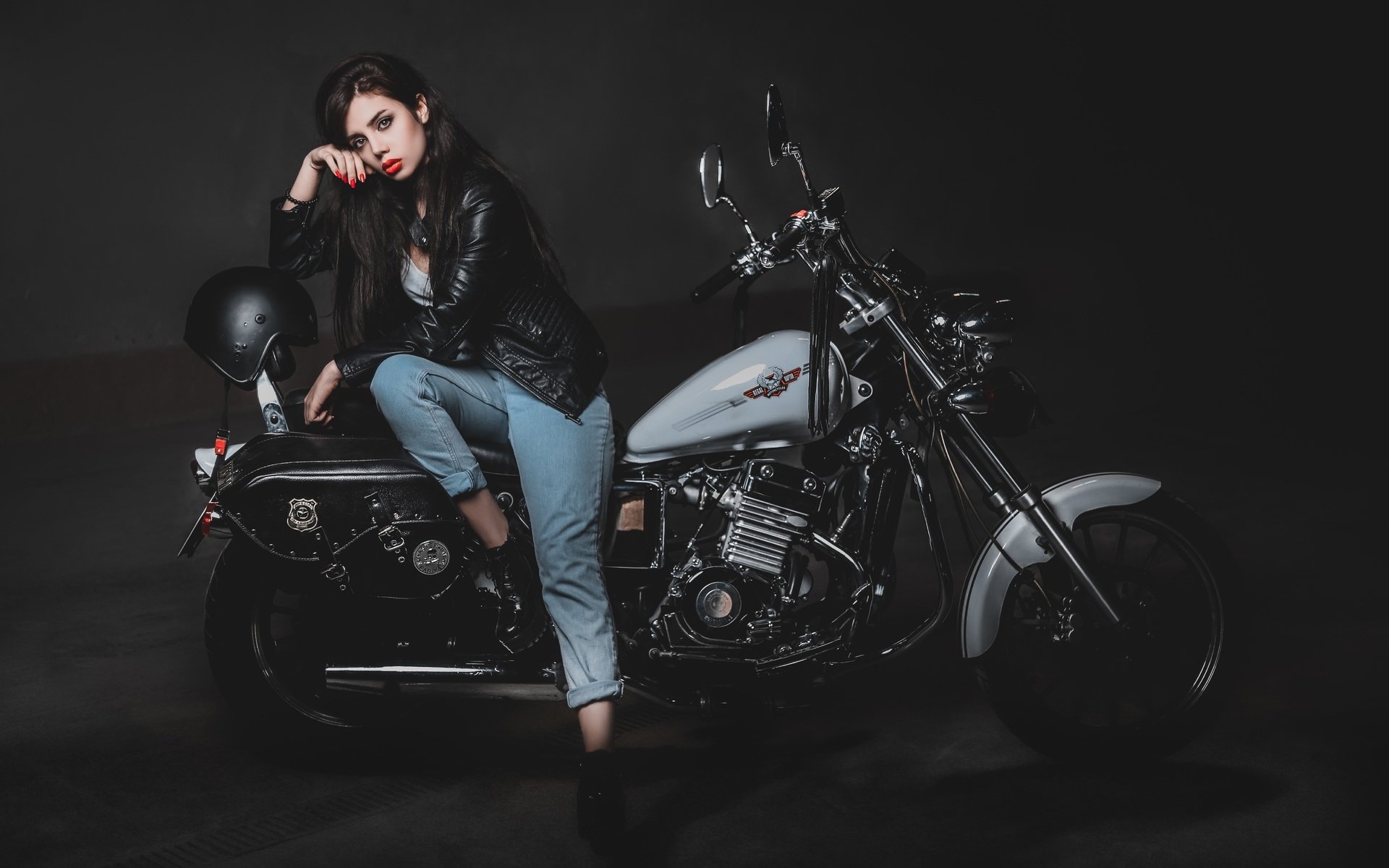 Biker girls: style and drive in Sao Jose dos Campos