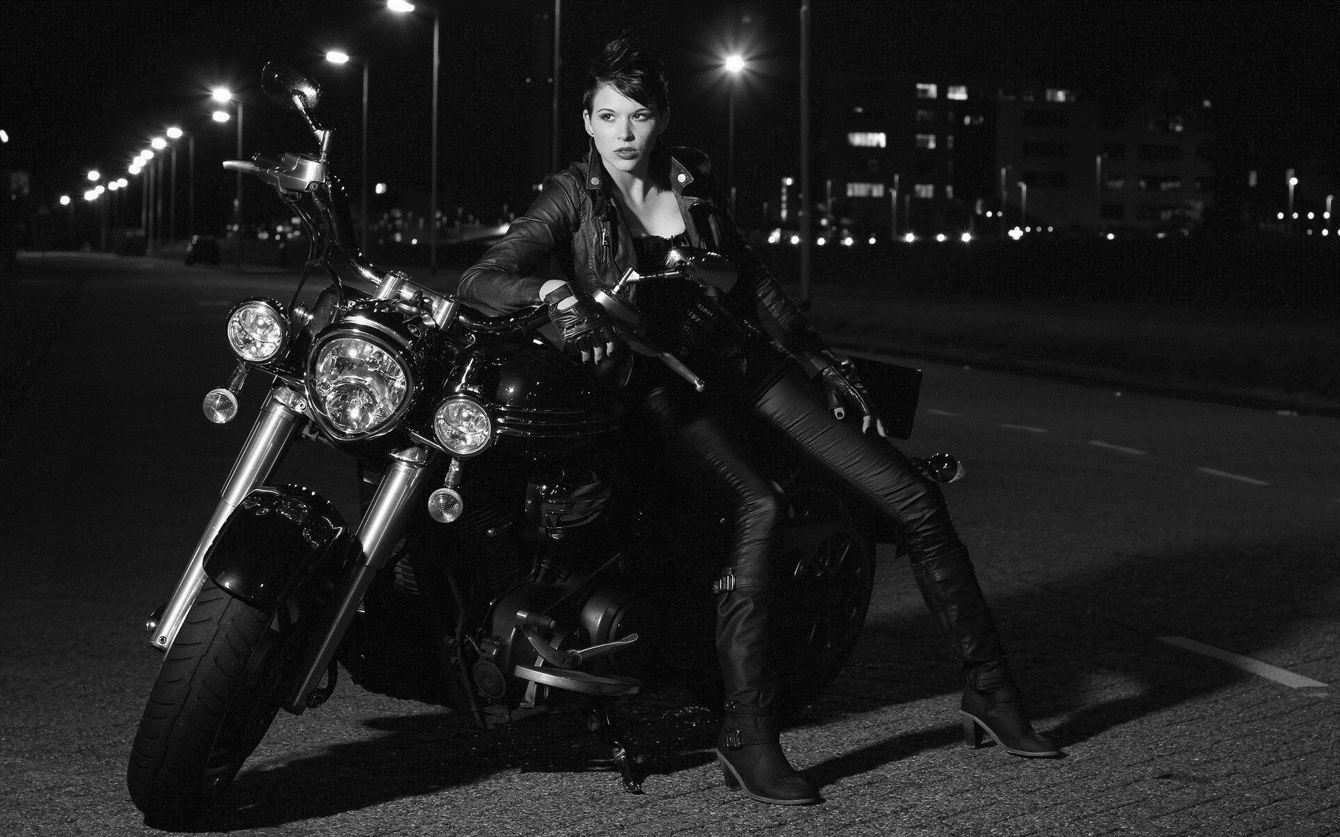 Photo Beautiful girls and motorcycles in Sao Jose dos Campos