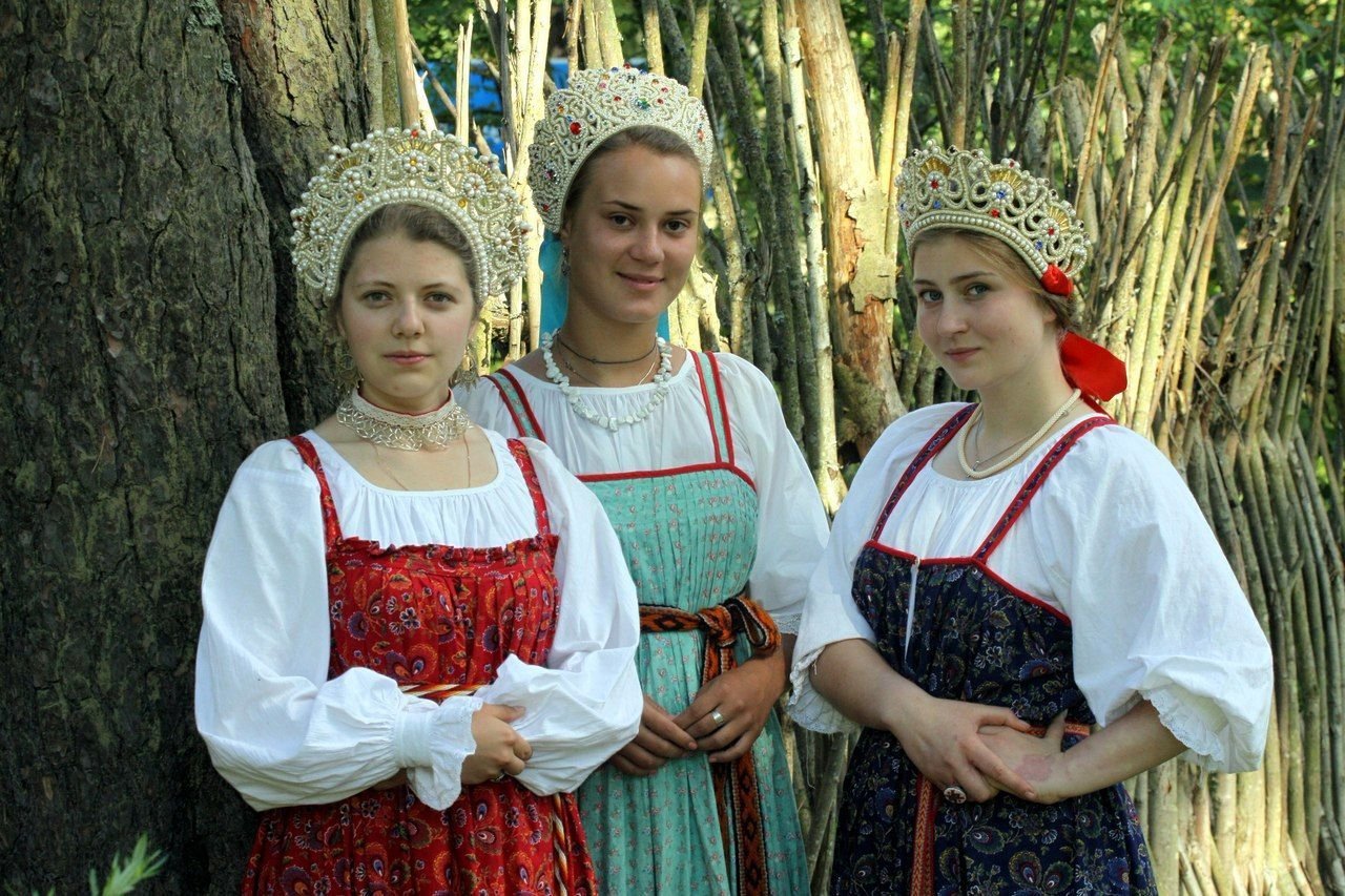 Sexy model Girls in Slavic costumes in Sao Jose dos Campos